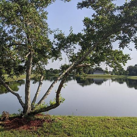 Port Saint Lucie A Little Piece Of Heaven- Peaceful Lake View Apartment- 1 Min From I95 And Turnpike Port St. Lucie المظهر الخارجي الصورة