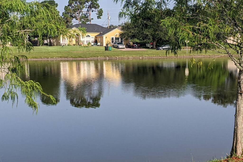 Port Saint Lucie A Little Piece Of Heaven- Peaceful Lake View Apartment- 1 Min From I95 And Turnpike Port St. Lucie المظهر الخارجي الصورة