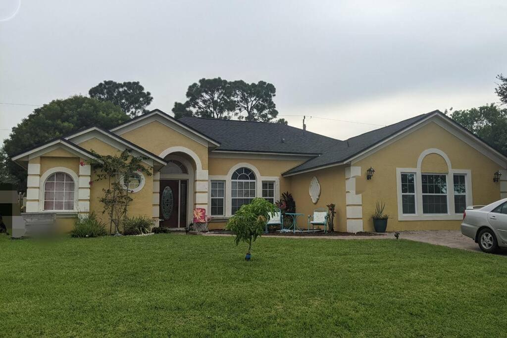 Port Saint Lucie A Little Piece Of Heaven- Peaceful Lake View Apartment- 1 Min From I95 And Turnpike Port St. Lucie المظهر الخارجي الصورة